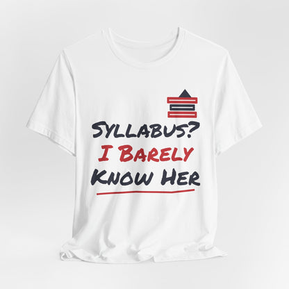 White college t-shirt with stacked-books print reading 'SYLLABUS? I BARELY KNOW HER'